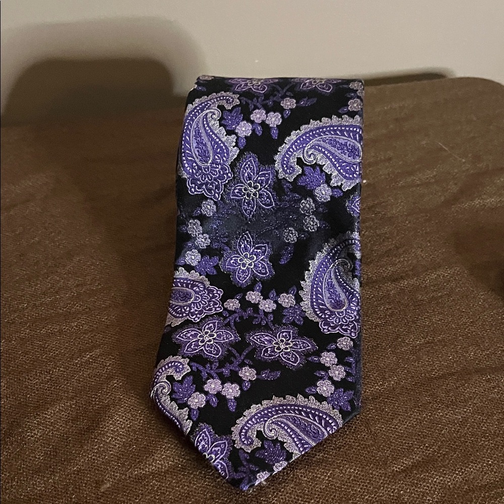 😄100% Italian silk paisley tie purples